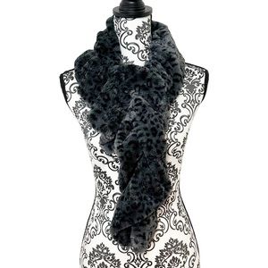 Croft & Barrow Gray Faux Fur Furry Leopard Cheetah Animal Print Keyhole Scarf